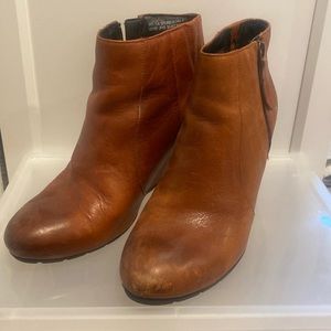 9M Clarks Artisan Leather Wedge Bootie